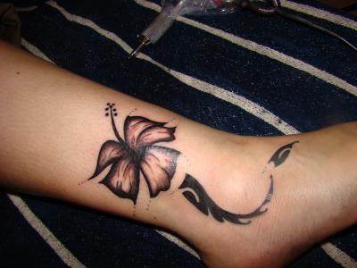 tatouage fleur hawai