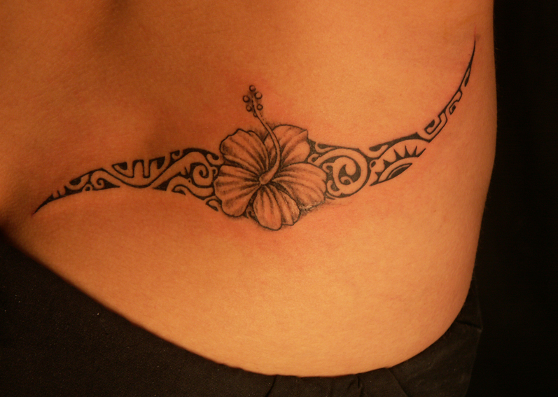 tatouage fleur iles