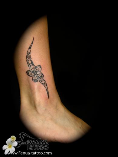 tatouage fleur iles