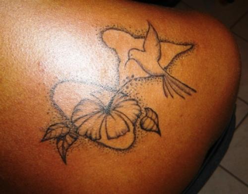 tatouage fleur iles