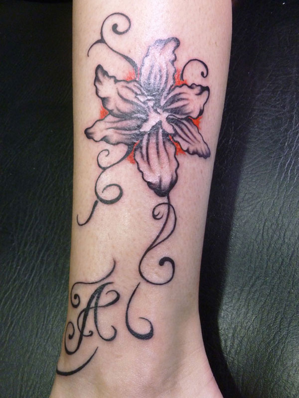 tatouage fleur jambe