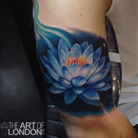 tatouage fleur lotus bleu