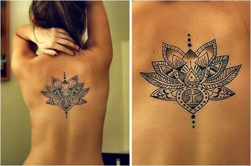 Tatouage fleur lotus tribal