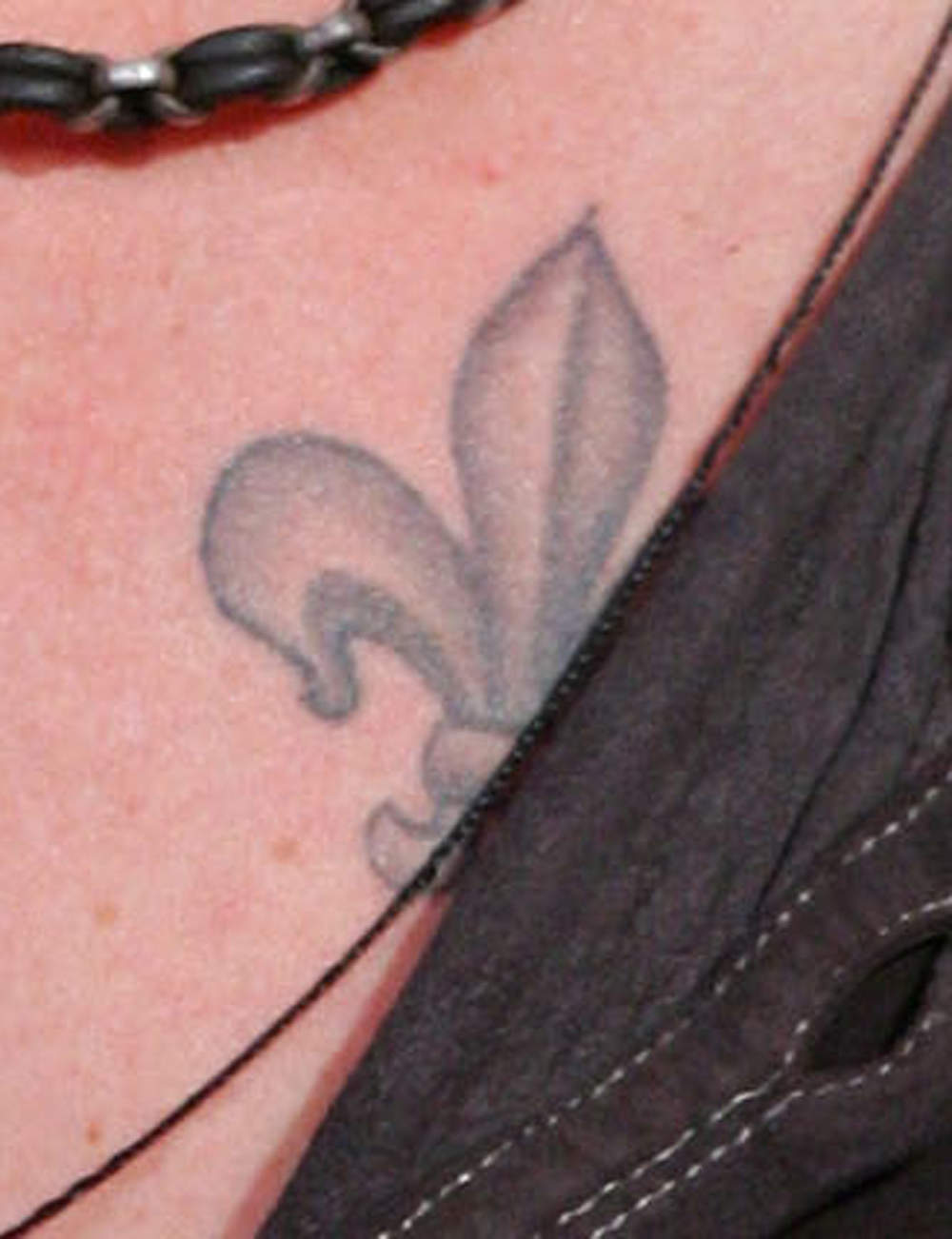tatouage fleur lys florent pagny