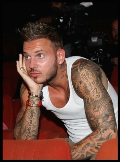 tatouage fleur m pokora