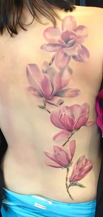 tatouage fleur magnolia