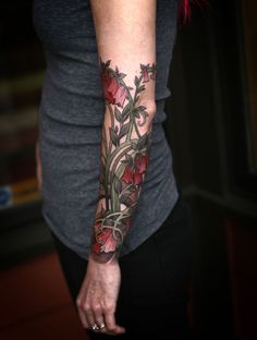 tatouage fleur manchette