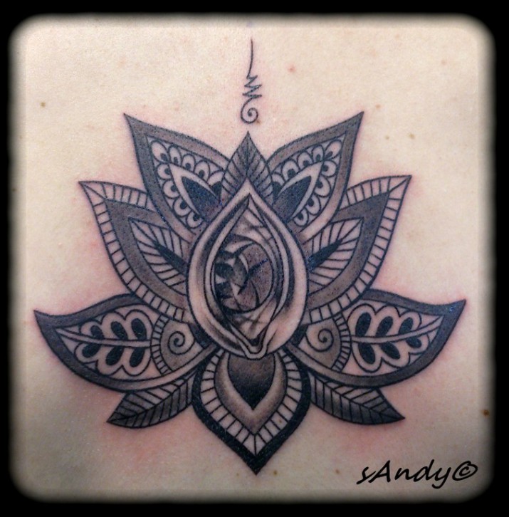 tatouage fleur mandala
