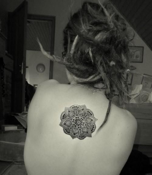 tatouage fleur mandala