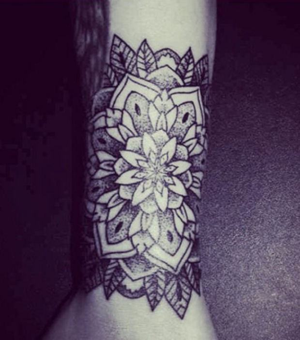 tatouage fleur mandala
