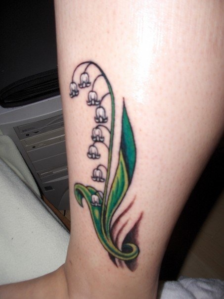 tatouage fleur muguet