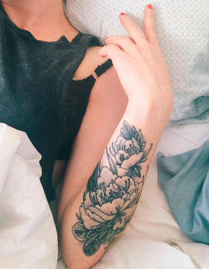 Tatouage fleur noir et blanc