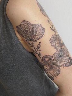 tatouage fleur noir et blanc
