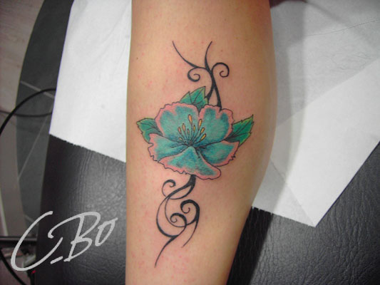tatouage fleur original