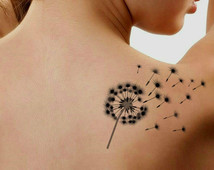 tatouage fleur pissenlit