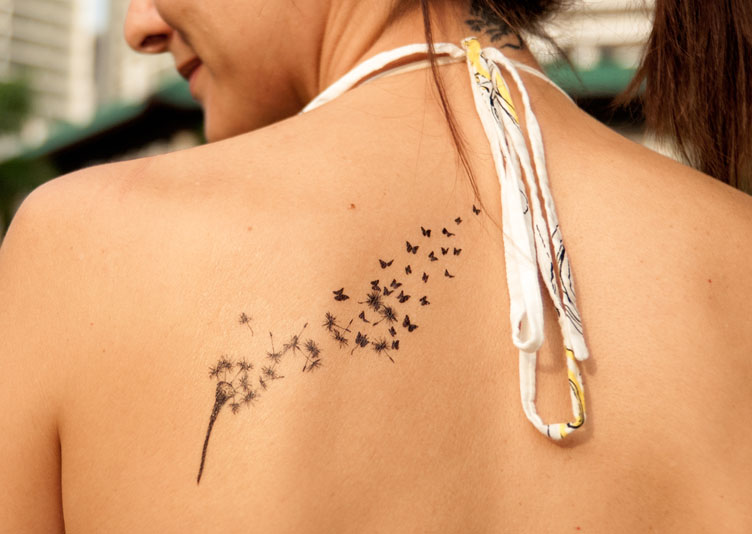 tatouage fleur pissenlit
