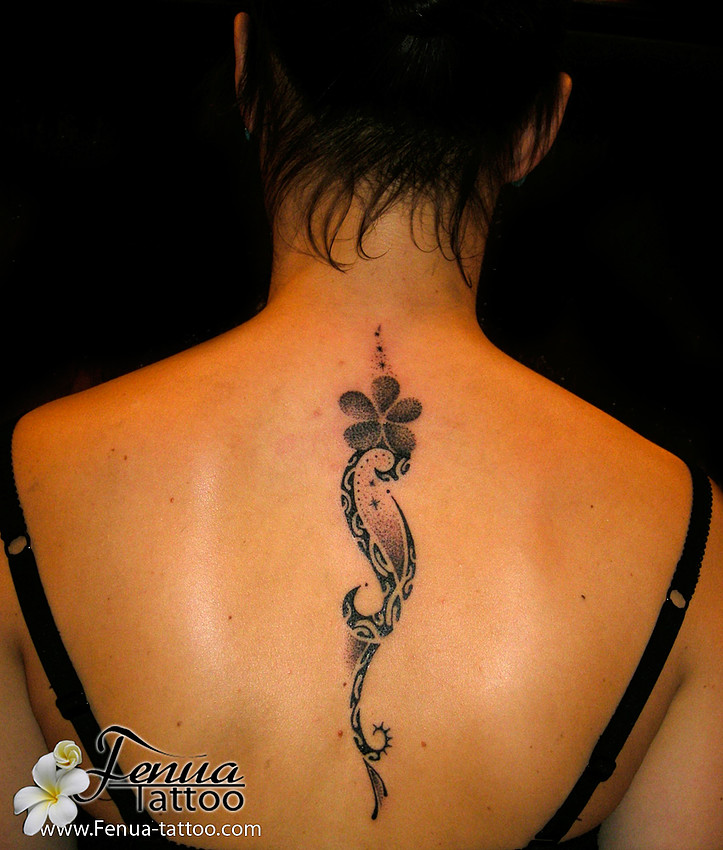 tatouage fleur polynésienne nuque