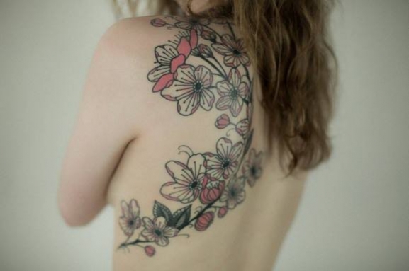 tatouage fleur realiste