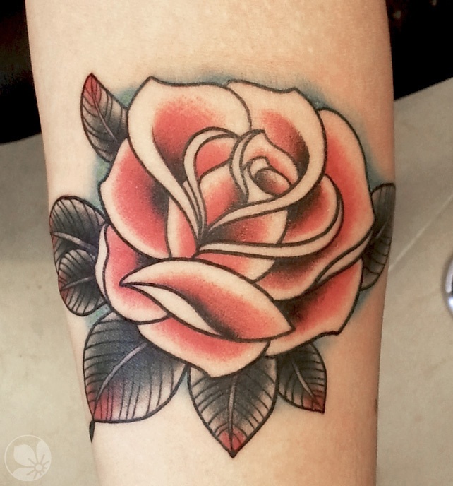 tatouage fleur rose