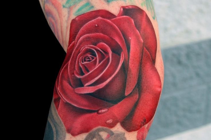 tatouage fleur rose rouge