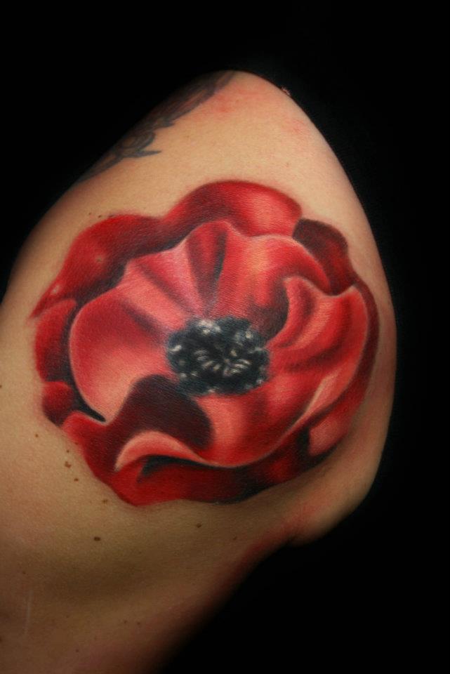 tatouage fleur rouge