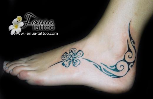 tatouage fleur tiaré