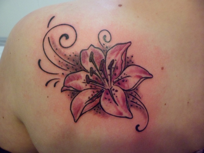 tatouage fleur vanille