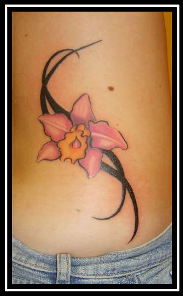 tatouage fleur vanille