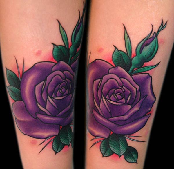 tatouage fleur violette