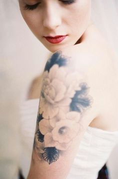 tatouage fleur ylang ylang