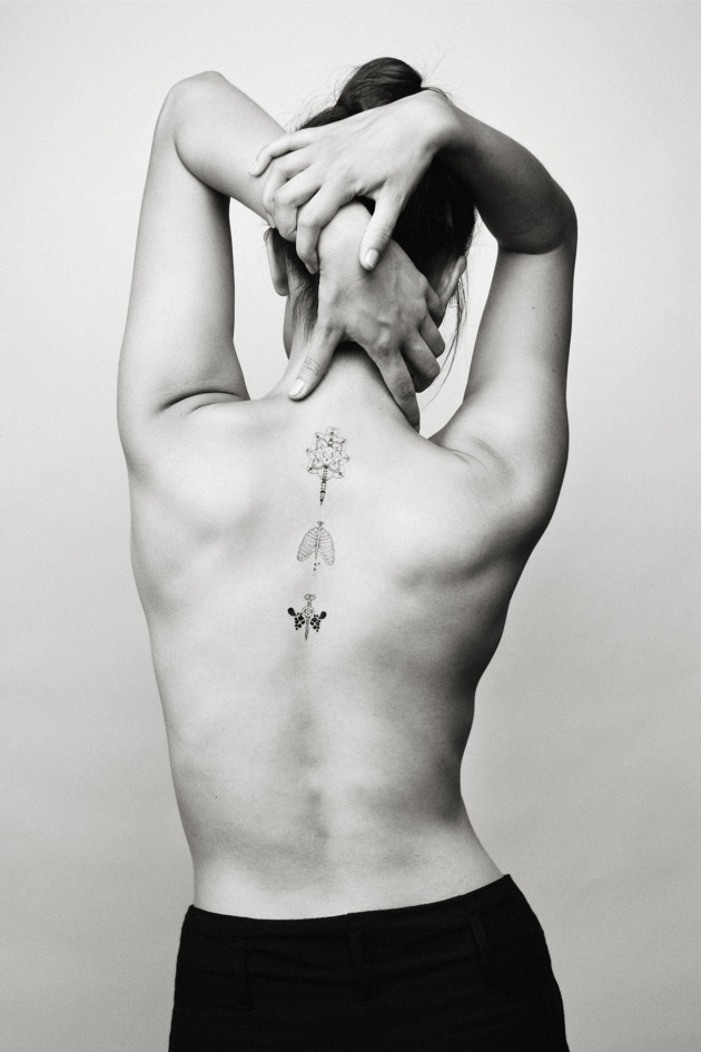 tatouage fleur ylang ylang