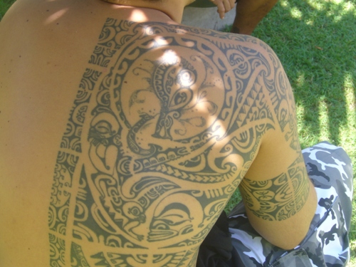 tatouage fleur ylang ylang