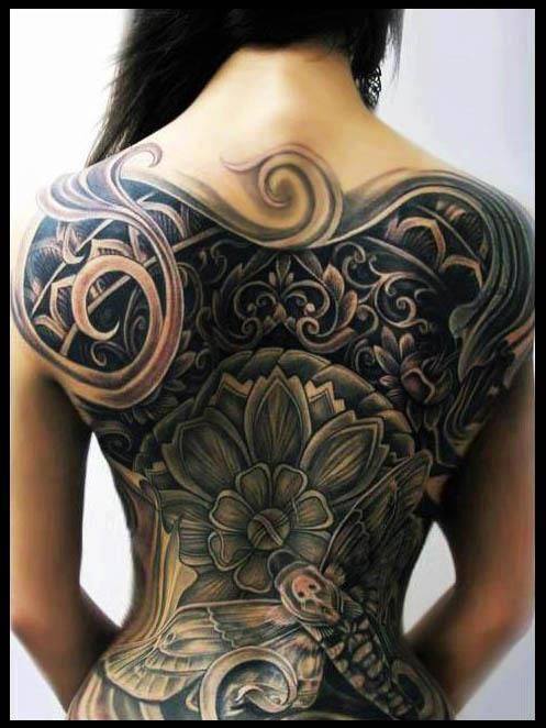 tatouage gothique dans le dos