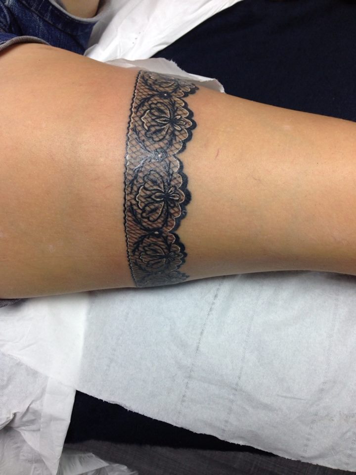 tatouage haut cuisse homme