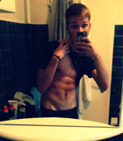 tatouage haut des pectoraux