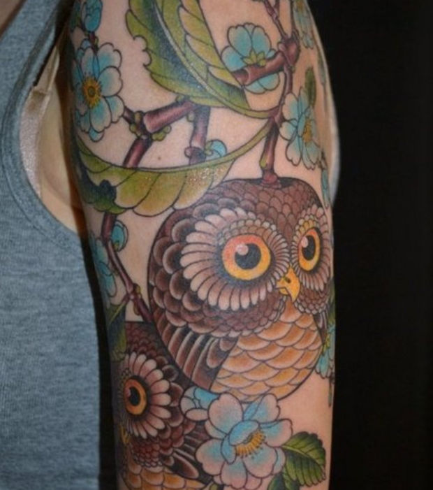 tatouage hibou couleur