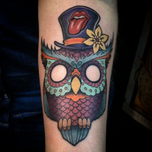 tatouage hibou couleur