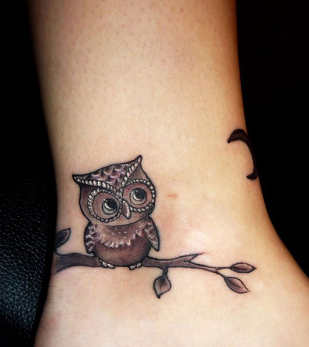 tatouage hiboux femme