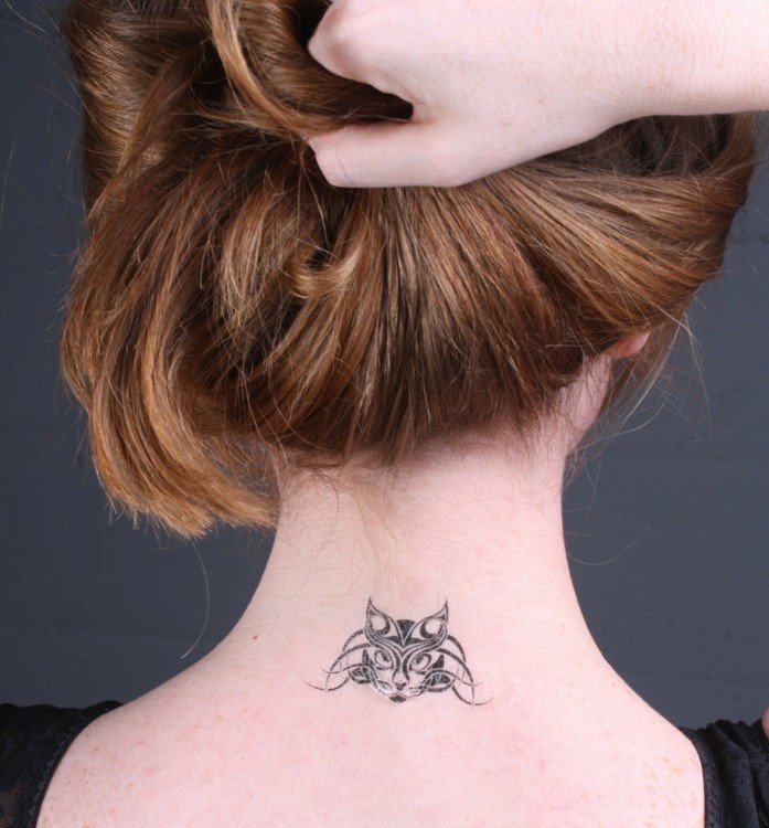 tatouage hiboux nuque