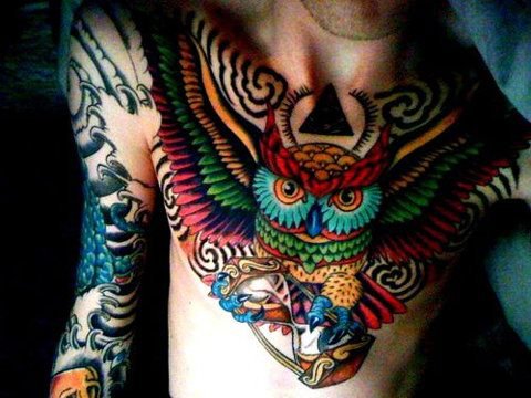 tatouage hiboux torse