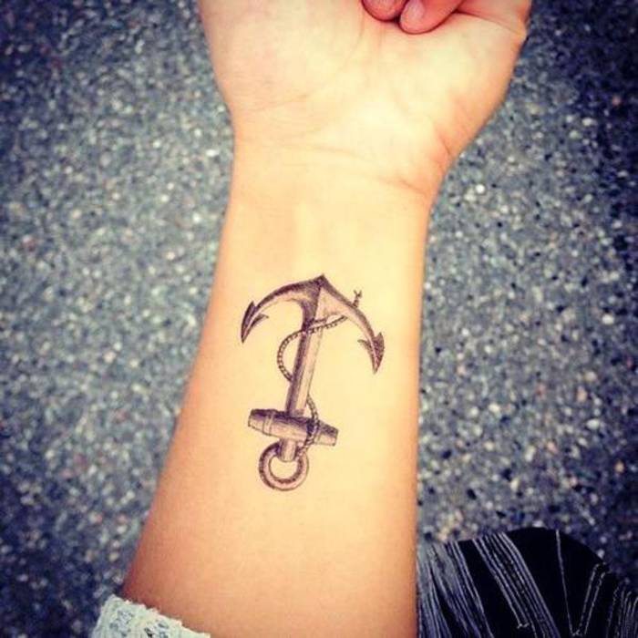 tatouage hirondelle ancre