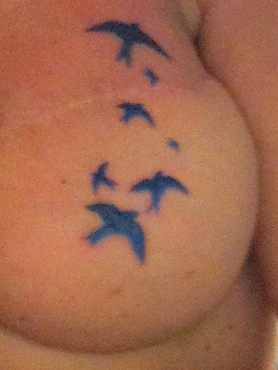 tatouage hirondelle bleu