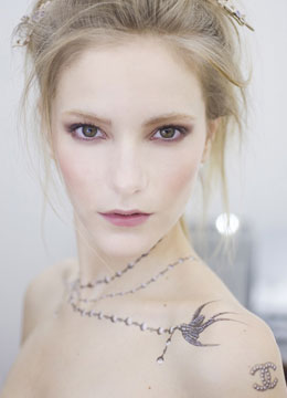 tatouage hirondelle chanel