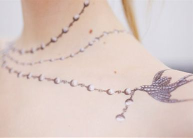 tatouage hirondelle chanel