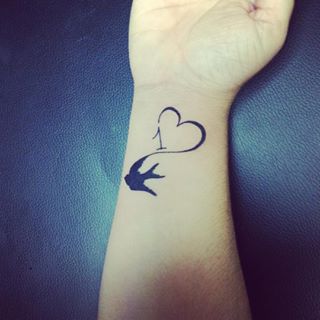 tatouage hirondelle coeur
