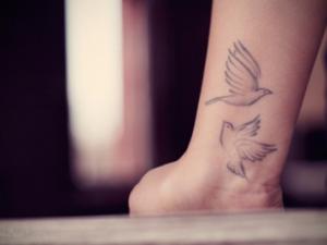 tatouage hirondelle discret