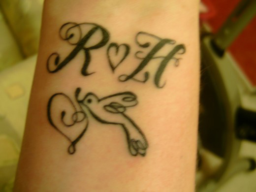 tatouage hirondelle et phrase