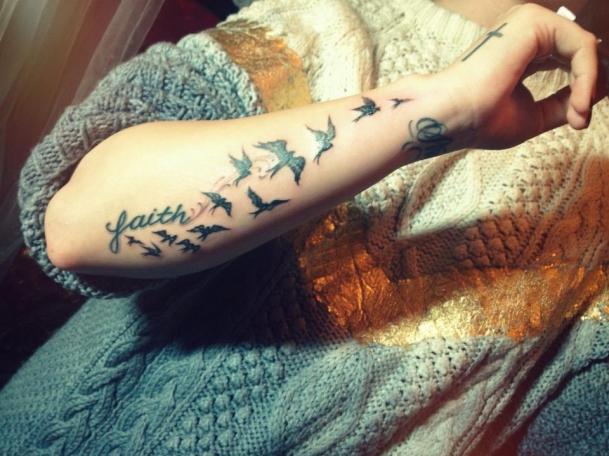 tatouage hirondelle etoile