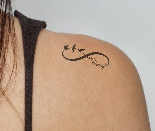 tatouage hirondelle infini