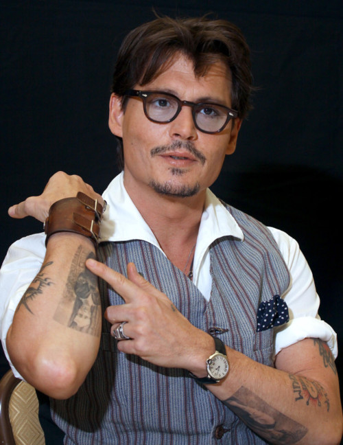 tatouage hirondelle johnny depp